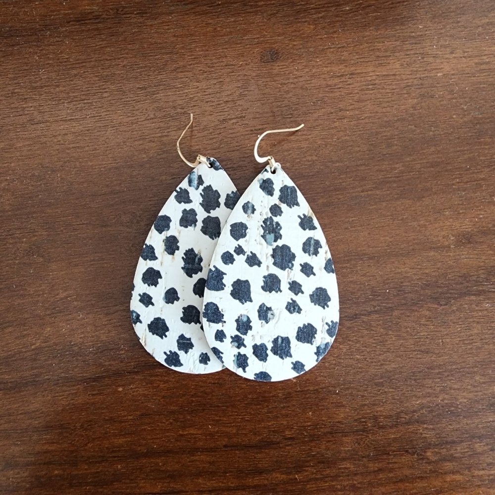 Nickel & Suede Medium Teardrop spotted earrings